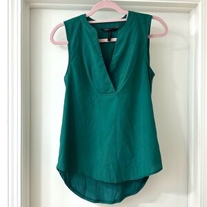 BCBGMaxAzria Green V-neck Sleeveless Blouse, Size XS
